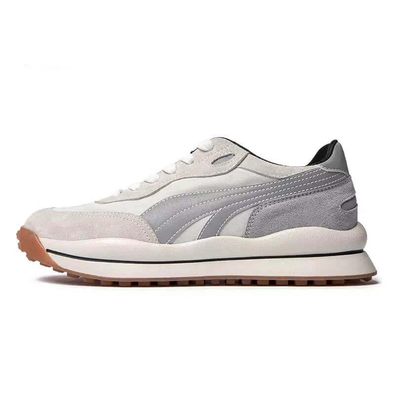 Zapatillas Blancas Retro: ¡Corre como Forrest, vuela como un zorro ártico! El estilo atemporal para tus pies.